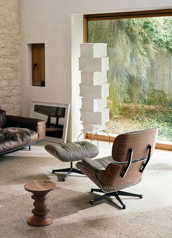Vitra Eames Lounge Chair mit Holzschale und Lederpolstern