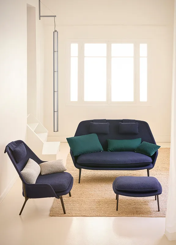 Luftiges kleines Sofa von Vitra auf leichtem Gestell